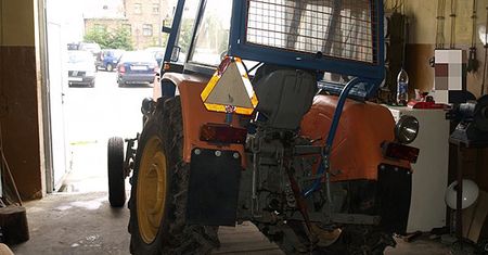 Szaleńcza ucieczka... traktorem