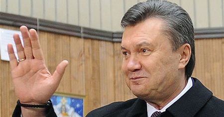 Nie wiadomo, skąd ma dochody, ale został szefem banku