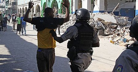 Przemoc na ulicach Haiti - wkroczyła policja, są ofiary