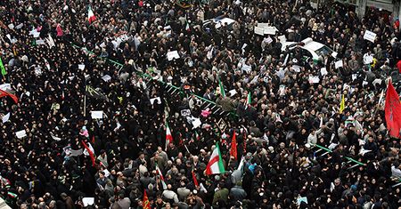 Iran: policja z gazem ruszyła na tłum