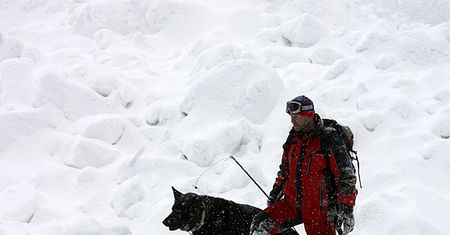 Śnieg uniemożliwia poszukiwania zaginionego mężczyzny