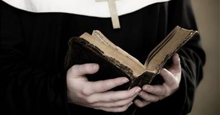 Pomocna dłoń to nie tylko "katolicka kamasutra"