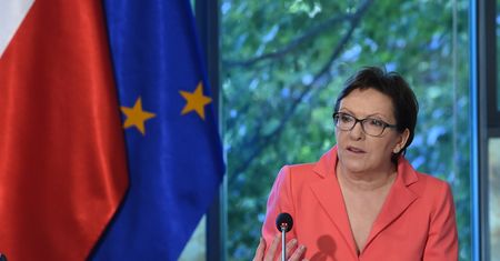 Kopacz przestrzega przed drugą Grecją. "Nie chcę licytować się z PiS"