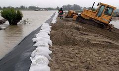Pękł budowany wał w Sandomierzu. Kolejne ewakuacje