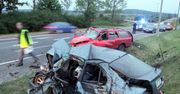 Tragedia o świcie - auto wpadło pod tira
