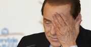 Berlusconi tłumaczy się z pocałowania Kadafiego w rękę