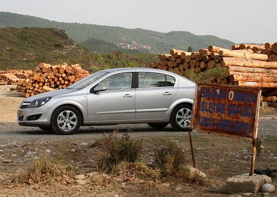 Trzeci wymiar przestrzeni - Opel Astra III Sedan