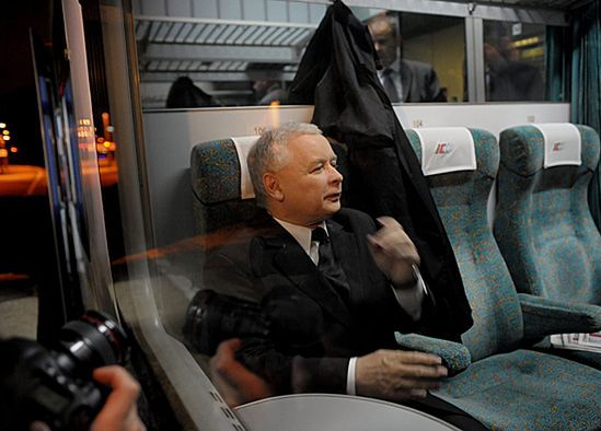 Kaczyński wyruszył pociągiem "w podróż do zwycięstwa"