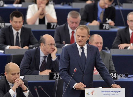 "Europejczyk Tusk lepszy od premiera Węgier"