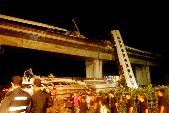 Rośnie liczba zabitych w katastrofie szybkich pociągów