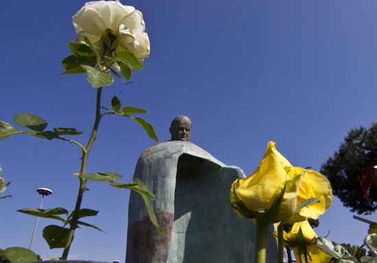 Wiceminister kultury chce usunięcia pomnika Jana Pawła II