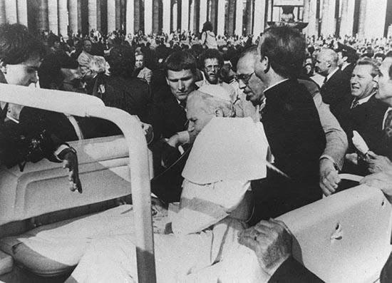 Zamach na Jana Pawła II: była trzecia kula, takie było jej prawdziwe przeznaczenie