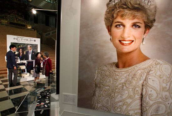 Tak umierała księżna Diana - oburzenie w Cannes
