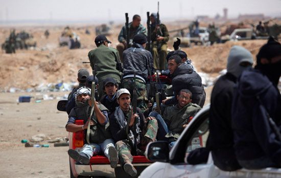 Wojska Kadafiego atakują powstańcze instalacje naftowe