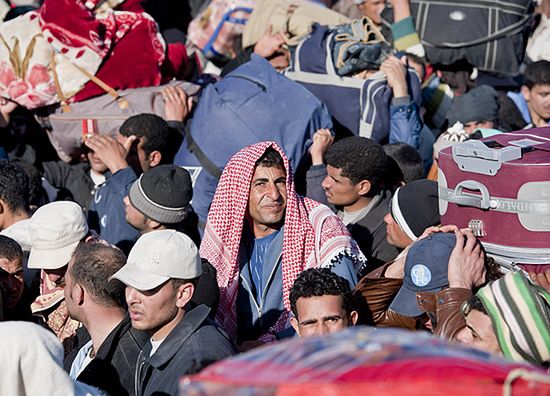 Włochy pomogą uchodźcom na granicy Tunezji i Libii