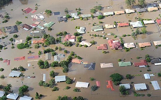 "Całkowity chaos" w Australii - powódź dotarła do Brisbane