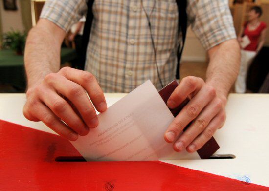 Polacy ruszyli do urn - lokale wyborcze otwarte bez zakłóceń