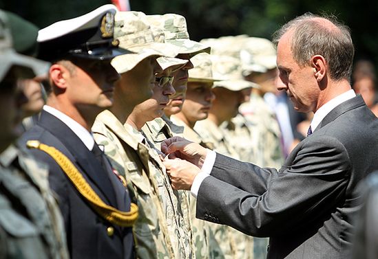 Polscy żołnierze z Afganistanu i Iraku odznaczeni gwiazdami