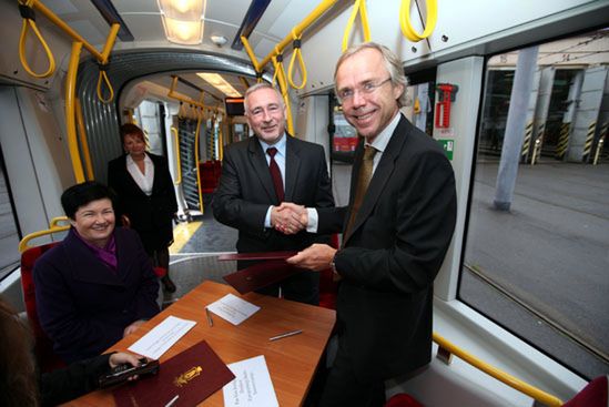 Warszawa pożyczyła 928 mln na nowe tramwaje
