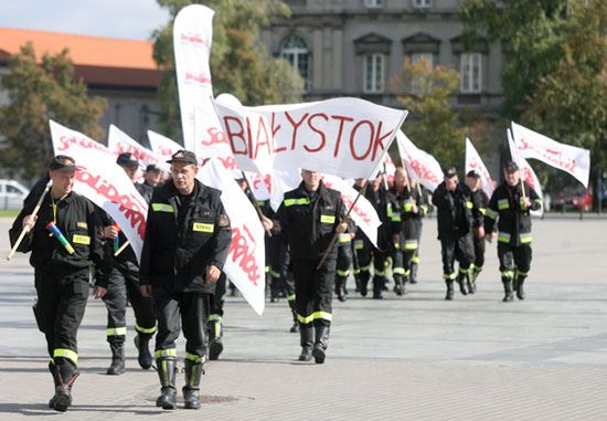 W Warszawie wrze - mundurowi atakują Tuska