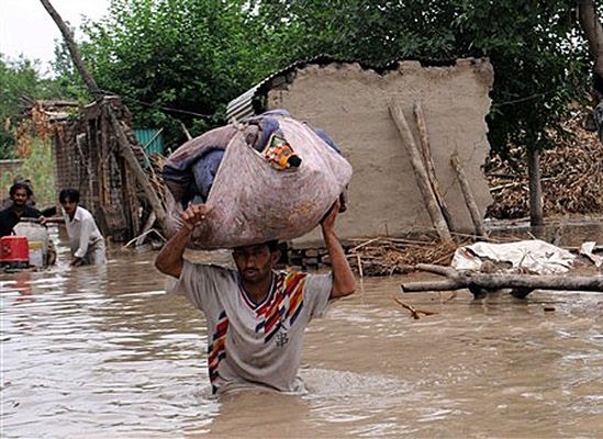 Ponad 1100 ofiar powodzi w Pakistanie, przypadki cholery