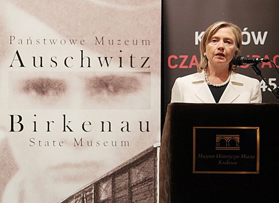 Clinton obiecuje 15 mln dol. dla Muzeum Auschwitz