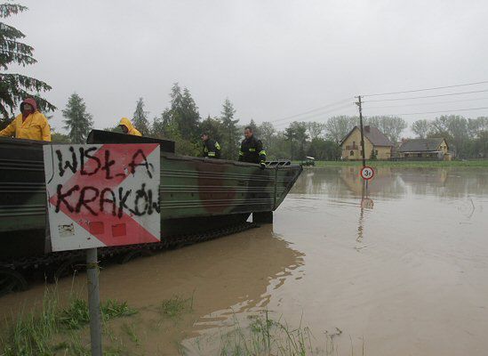 Francja i Niemcy ruszają na pomoc zalanej Polsce