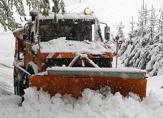 W Tatrach leży metr śniegu; "robi się niebezpiecznie"
