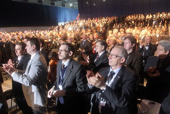 Co robi delegat PiS, gdy się znudzi kongresem?