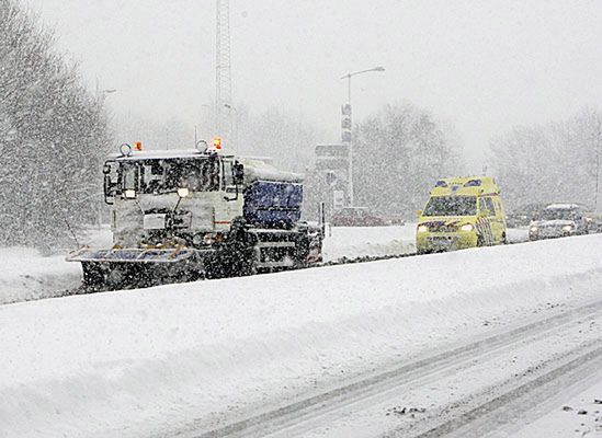 Zima atakuje Europę - zamknięte lotniska, gigantyczne korki