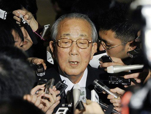 Premier Japonii wzywa na pomoc... mnicha-miliardera