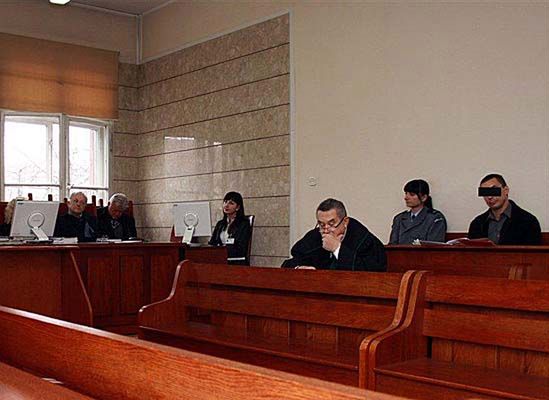 Urzędnik stanął przed sądem oskarżony o zabójstwo żony