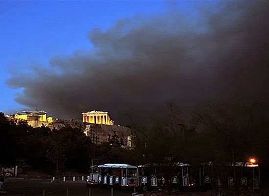 Grecja wciąż w ogniu - ewakuowano szpitale