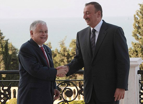 Lech Kaczyński wyróżniony doktoratem w Baku