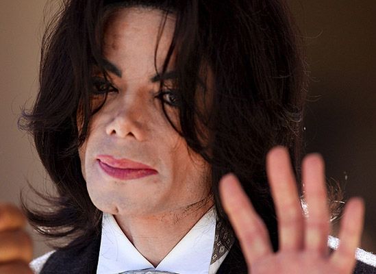 Policja ponownie przesłuchała lekarza Michaela Jacksona