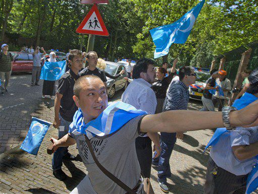 142 aresztowanych za protest przed chińską ambasadą w Holandii