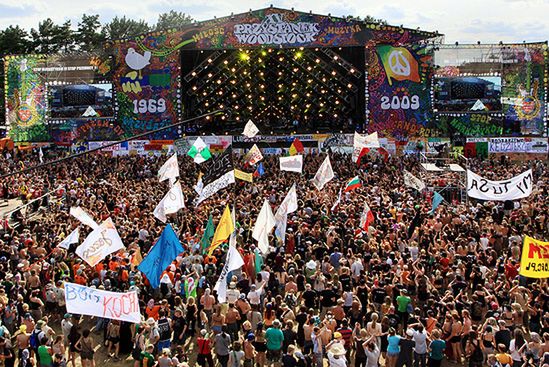 Woodstock rozpoczęty; "tylko miłość, przyjaźń, muzyka"