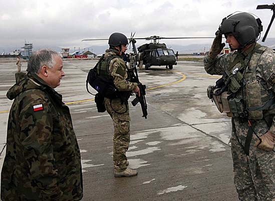 Lech Kaczyński odwiedził polskich żołnierzy w Ghazni