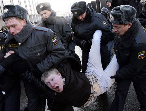 Zatrzymano dziesiątki protestujących przeciw Putinowi