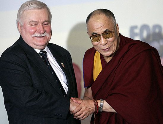 Dalajlama o pierwszym spotkaniu z Wałęsą: on nosi wąsy!