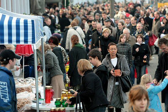 51% Polaków: odwiedzenie grobów to święty obowiązek