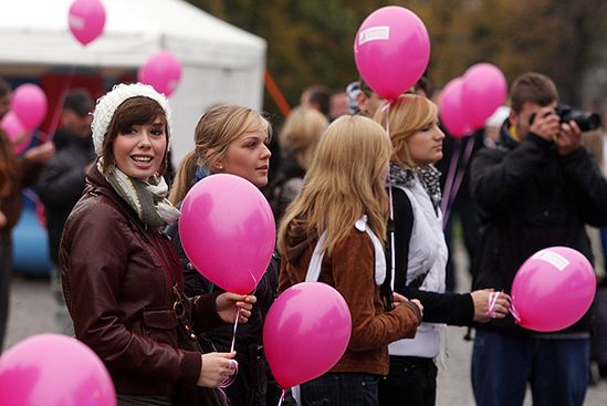 Ulicami Warszawy przejdzie Marsz Różowej Wstążki