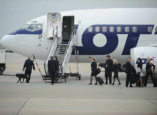 Prezydent opóźnił lot do Brukseli przez imieniny mamy