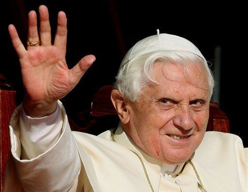 Benedykt XVI "czatuje" z wiernymi