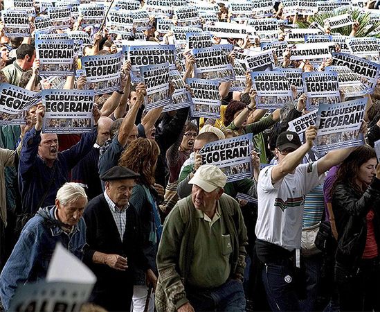 Policja w Hiszpanii rozpędziła marsz sympatyków ETA