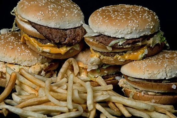 Jesz w fast foodach? Masz mniejszy mózg!