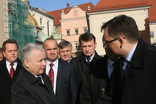 J. Kaczyński: krzyż powinien stać przed Pałacem
