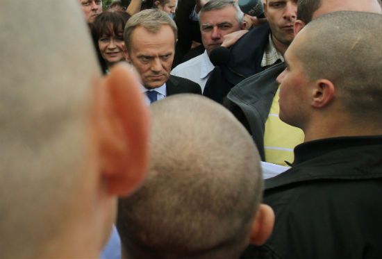 "Tusk poradzi sobie i na stadionie, i w ciemnej ulicy"