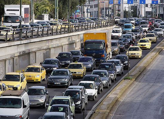 Sprawdź, ile pieniędzy tracisz stojąc w korkach