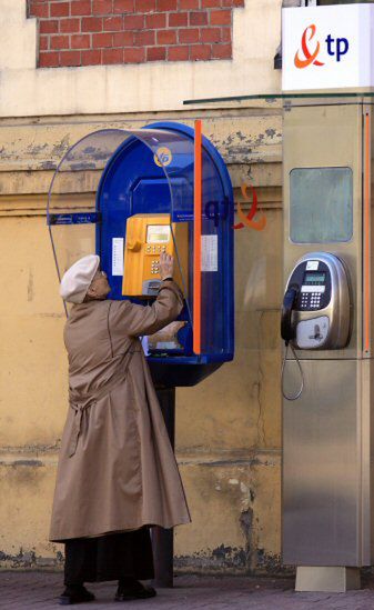 Metodą "na wnuczka" wyłudzili prawie 900 tys. zł